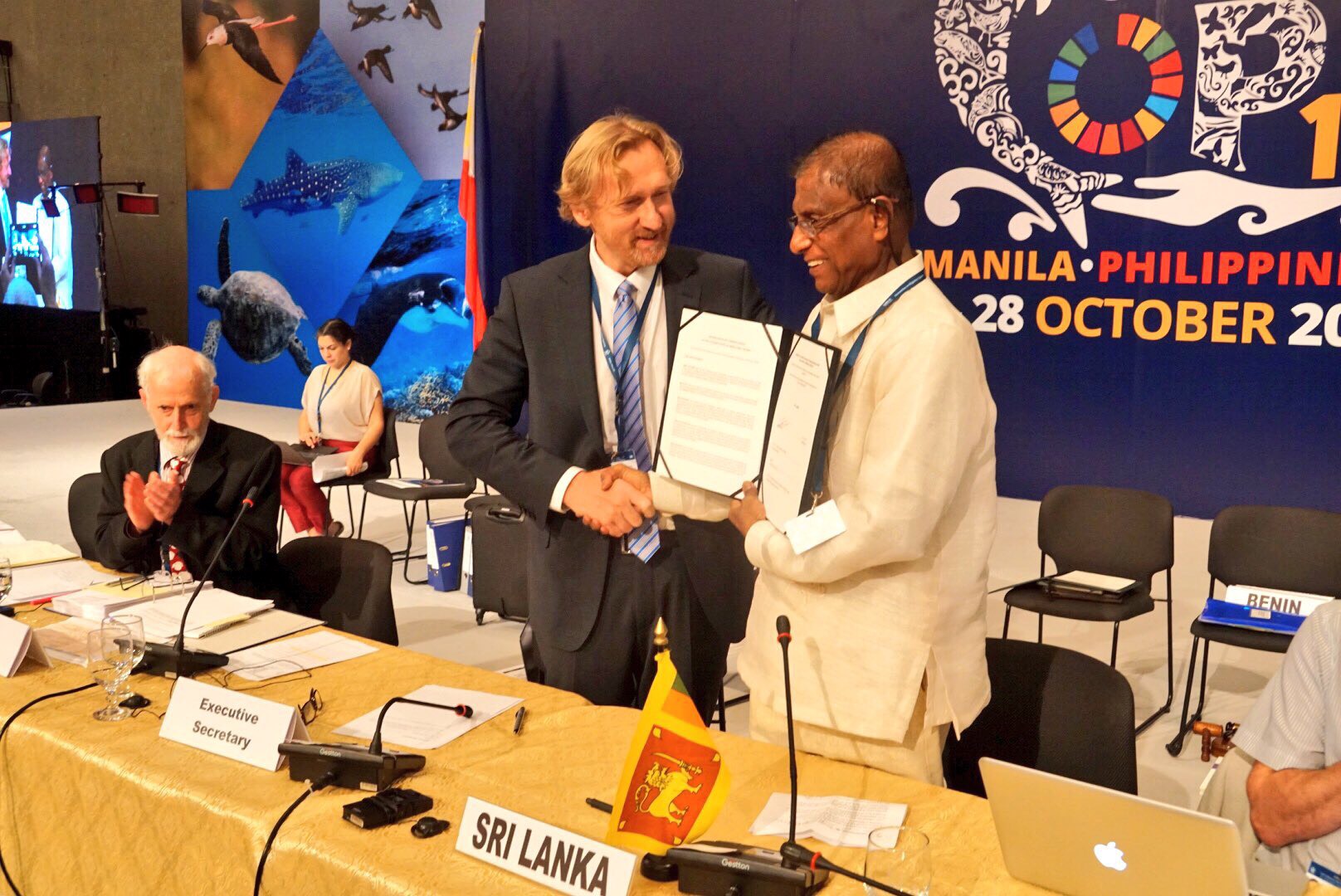 Sri Lanka is now a Signatory to the Sharks MOU - Hon. Mr. Gamini Jayawickrama Perera, Minister of Sustainable Development and Wildlife, signed the Memorandum © Aydin Bahramlouian
